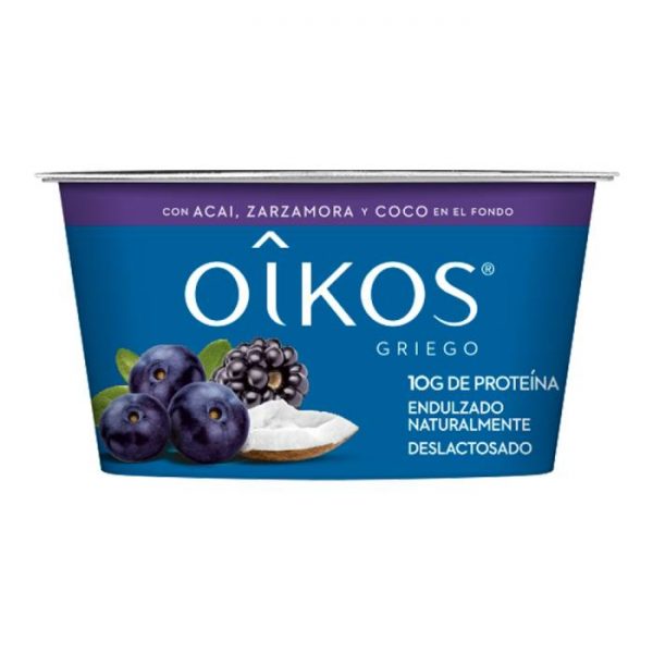 Yoghurt Oikos estilo griego con acai, zarzamora y coco en el fondo 150 g